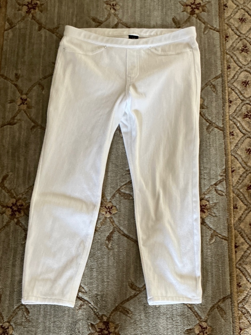 HUE White Stretch Capri Leggings